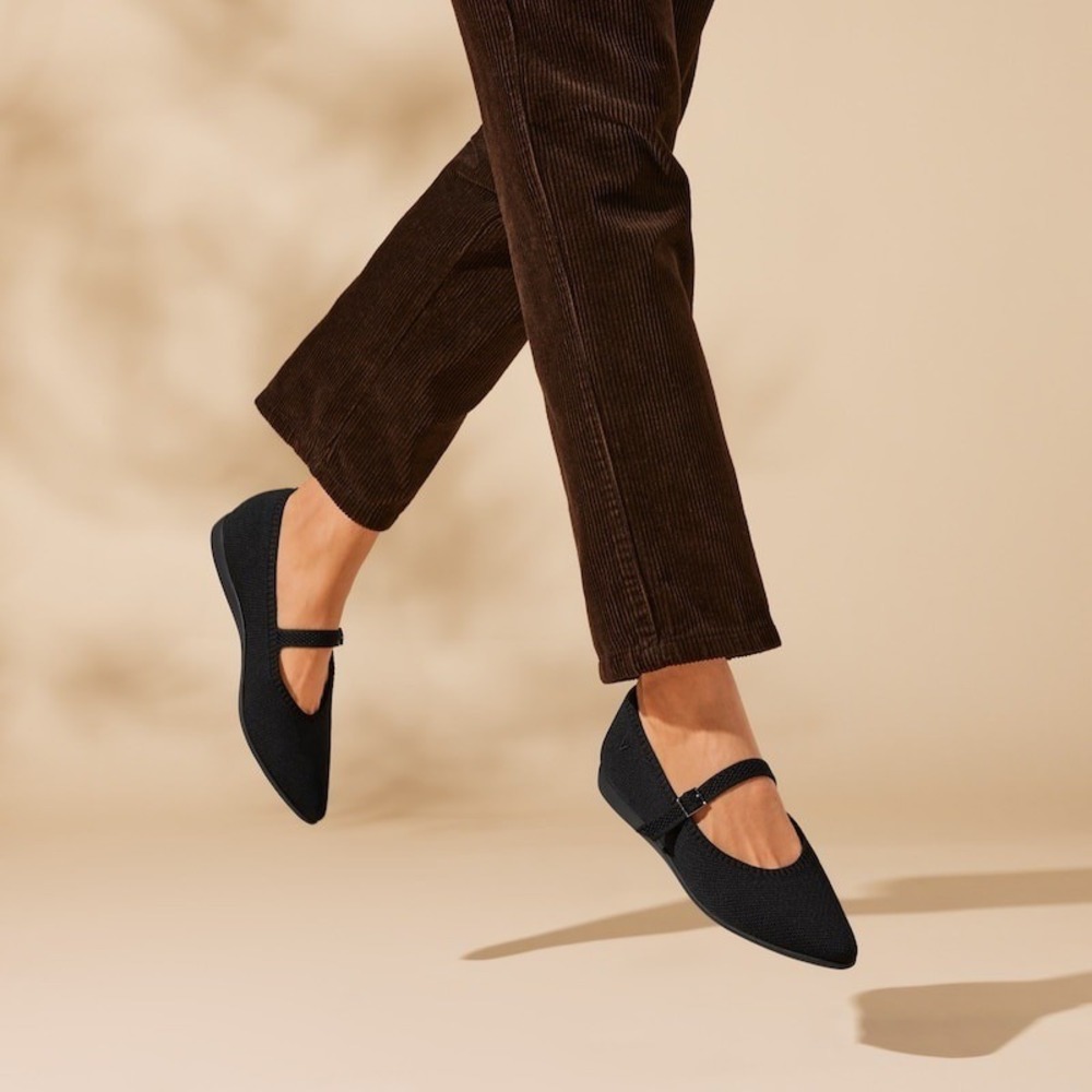 VIVAIA Light Sharp-Toed Dancers (Aria Walker Mary-Jane) Black size EU/43 US/11